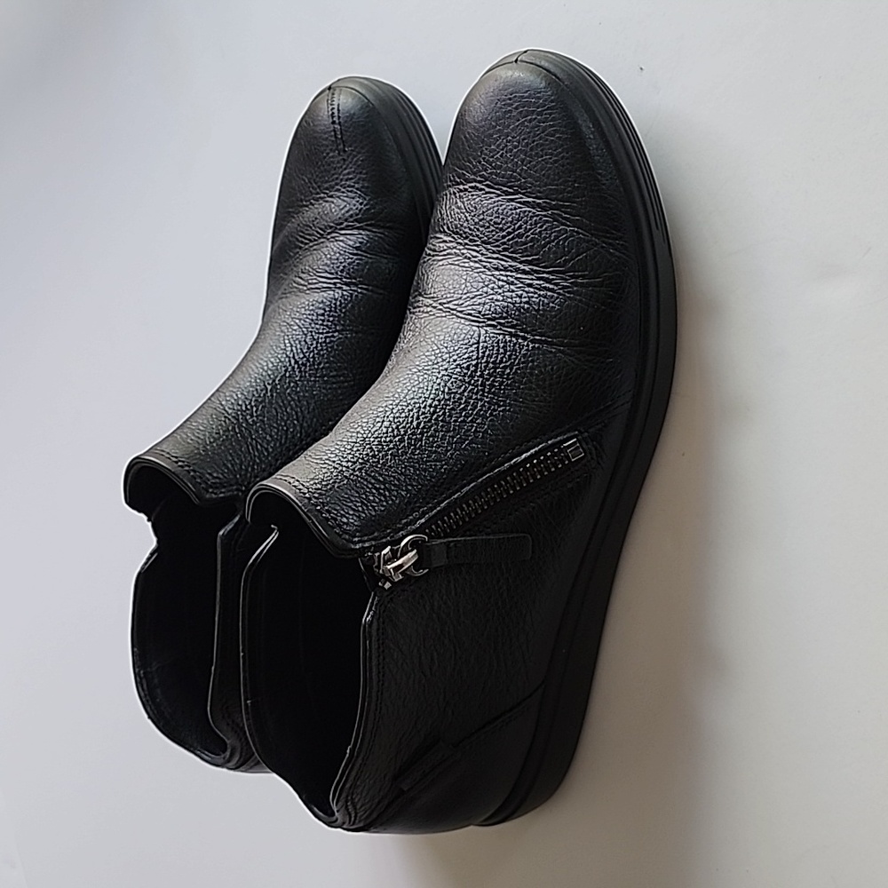 Ecco  Soft Black Leather Zip Sneeker Booties Size 9